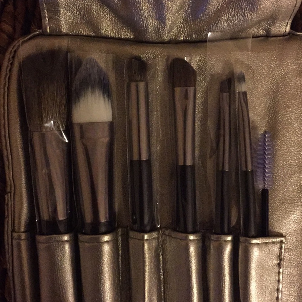SOLD‼️6Pcs Makeup Brushes Set